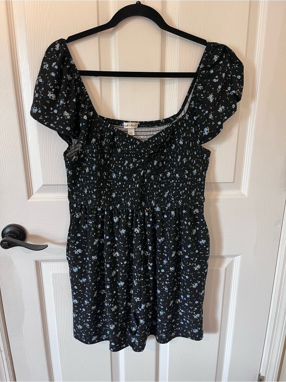 Derek Heart Black Blue Floral Smocked Flutter Sleeve Romper Junior Plus 1X